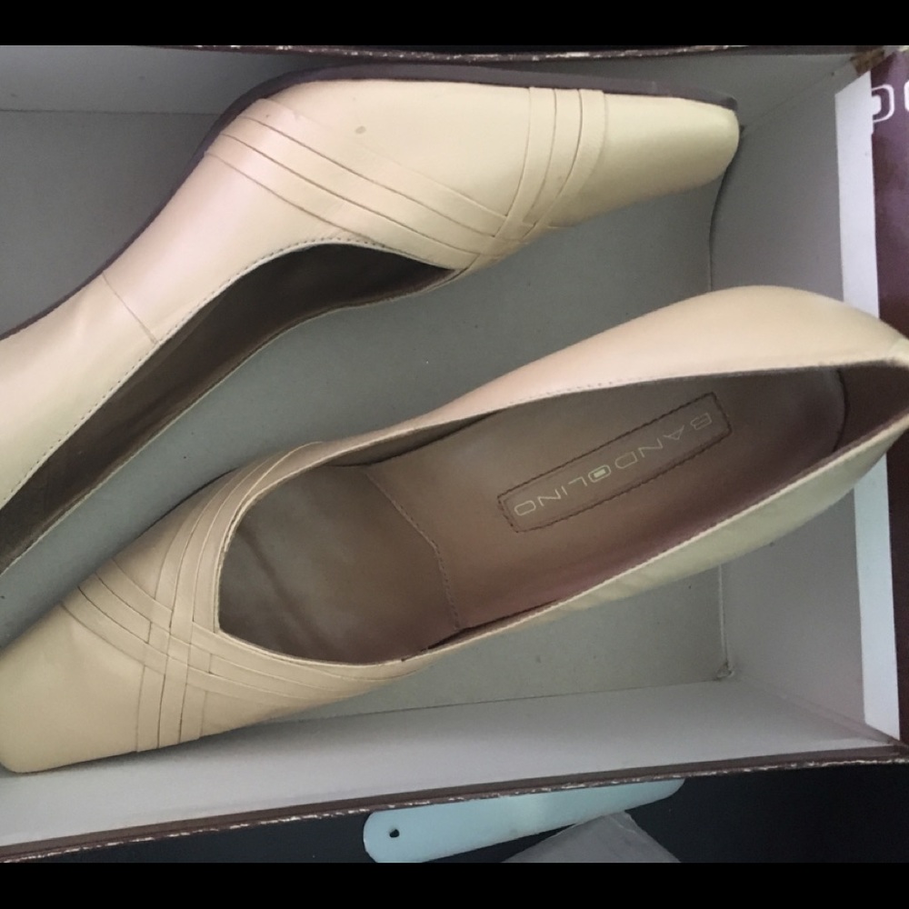 Bandolino neutral sz 6 pumps 3” heel